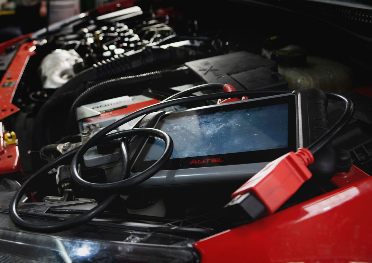 Echipament de diagnosticare Autel pe motor Opel - Service Opel Cluj